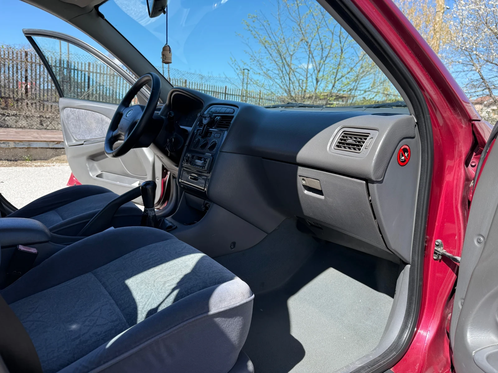 Toyota Avensis Бензин 1, 6, снимка 8 - Автомобили и джипове - 55710595