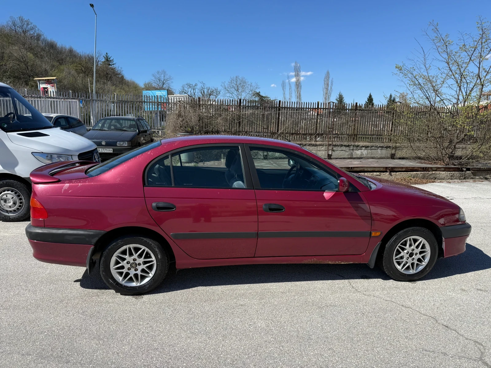 Toyota Avensis Бензин 1, 6, снимка 2 - Автомобили и джипове - 55710595