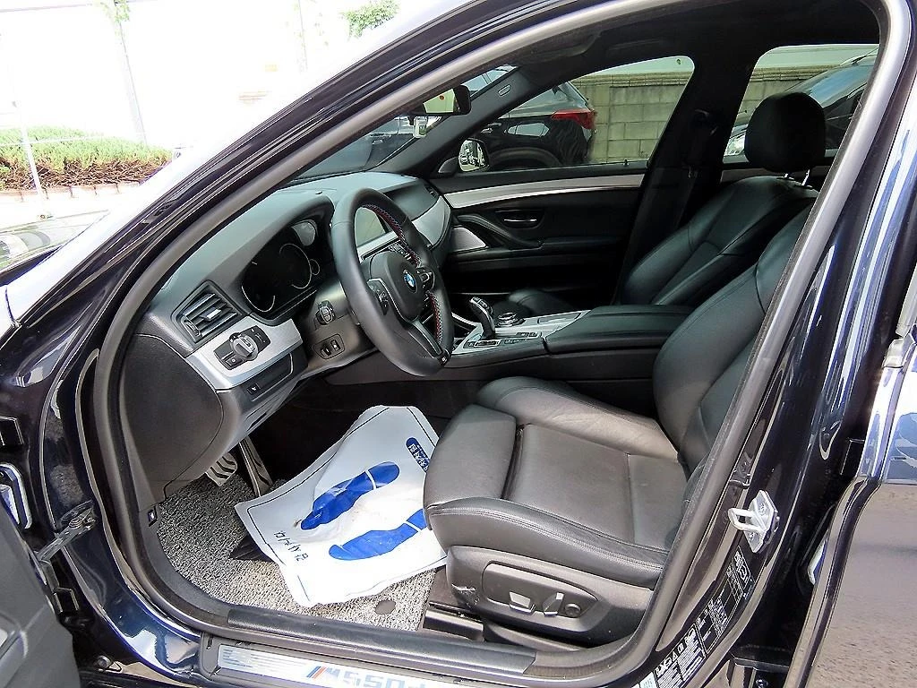 BMW 550 2015 M550d Xdrive* Hud* Масажи* Фиксирана цена, снимка 9 - Автомобили и джипове - 56104174