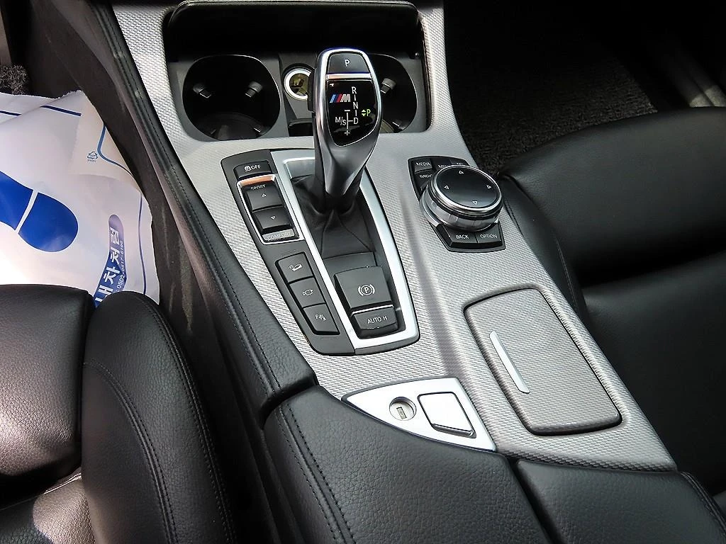 BMW 550 2015 M550d Xdrive* Hud* Масажи* Фиксирана цена, снимка 11 - Автомобили и джипове - 56104174
