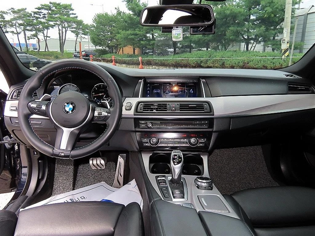 BMW 550 2015 M550d Xdrive* Hud* Масажи* Фиксирана цена, снимка 8 - Автомобили и джипове - 56104174