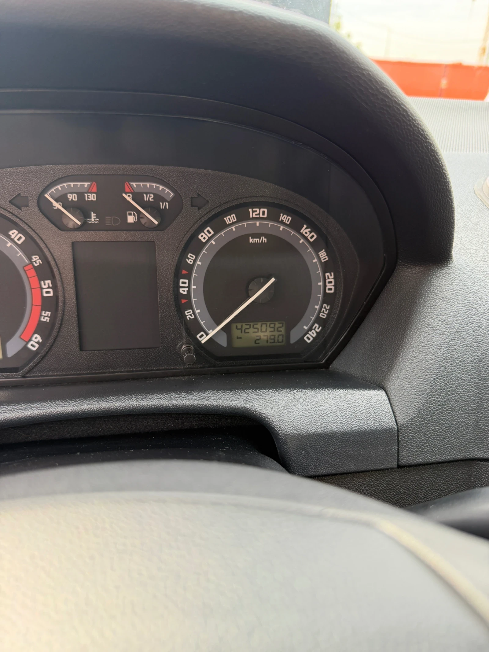 Skoda Fabia, снимка 8 - Автомобили и джипове - 56450306