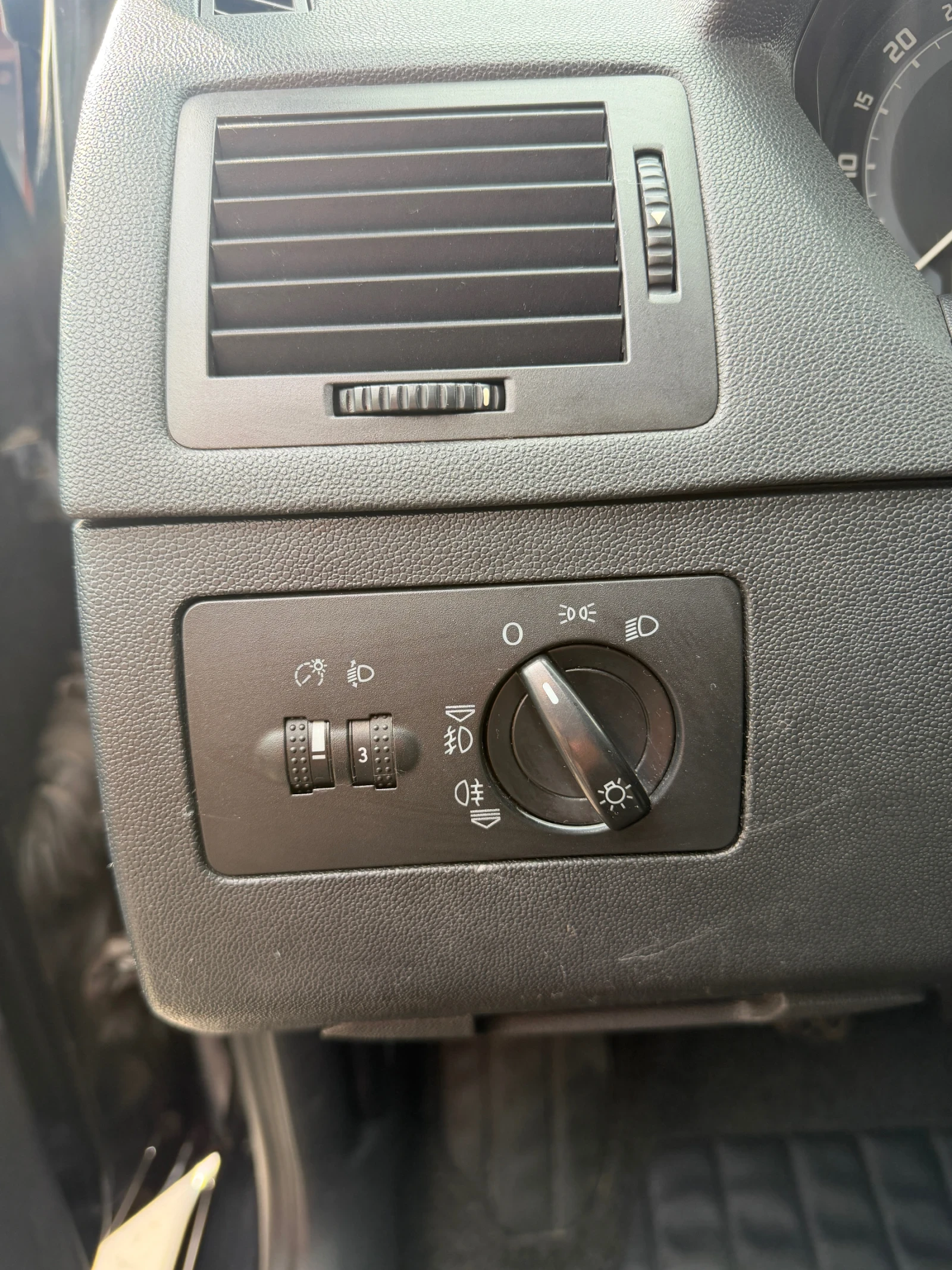 Skoda Fabia, снимка 11 - Автомобили и джипове - 56450306