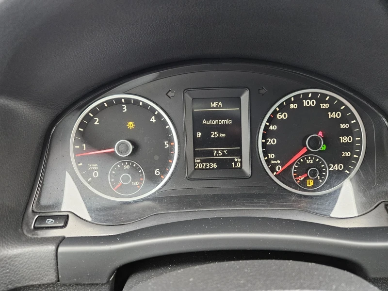 VW Tiguan 2.0 TDI * DSG * 4X4* , снимка 12 - Автомобили и джипове - 52586480