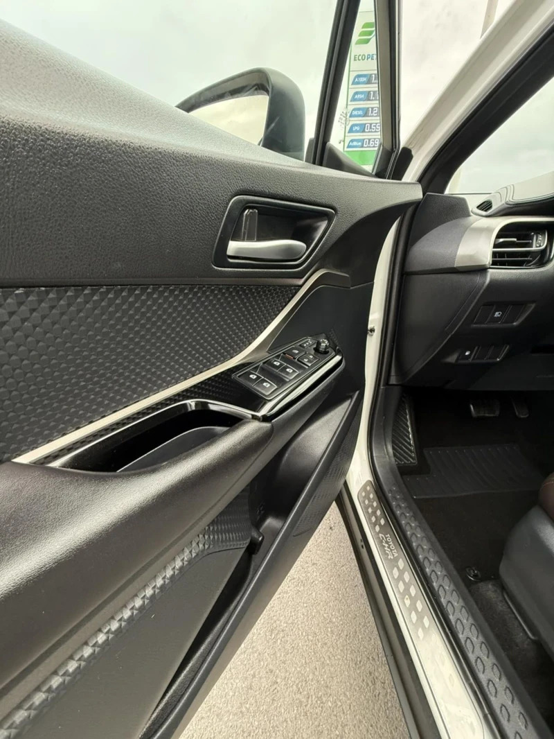 Toyota C-HR HYBRID 1.8  93000, снимка 12 - Автомобили и джипове - 53471324