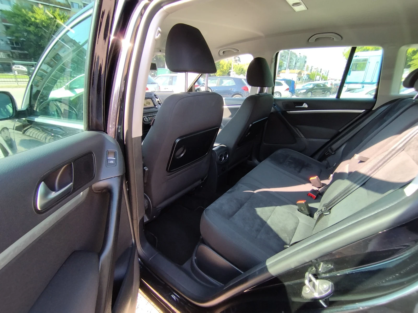 VW Tiguan 2.0 tsi/4motion/CH/ръчни - изображение 9