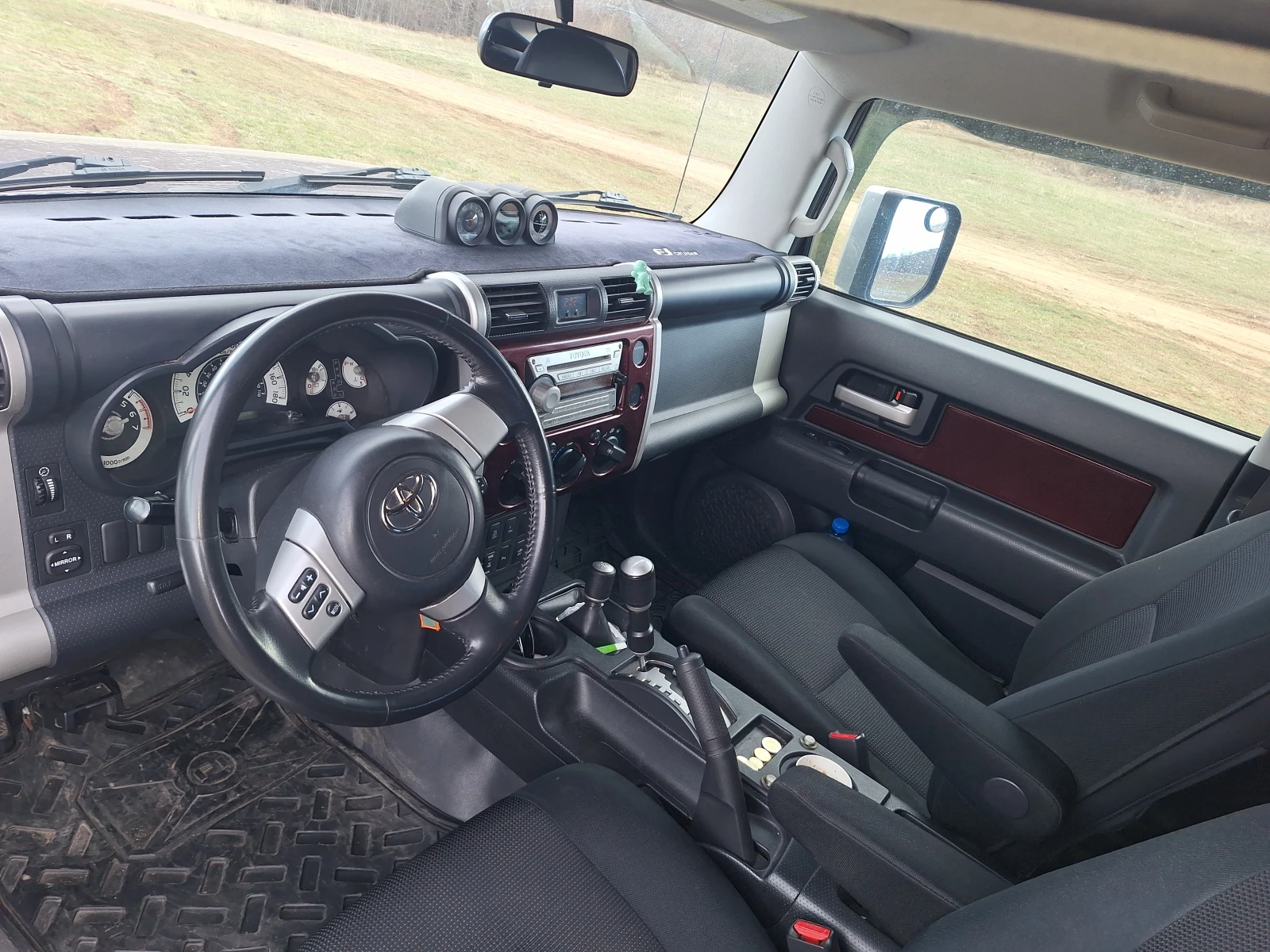 Toyota Fj cruiser 4.0 i V6 Automatic, LPG, А-Trac, Блокаж на диф, снимка 11 - Автомобили и джипове - 53610310