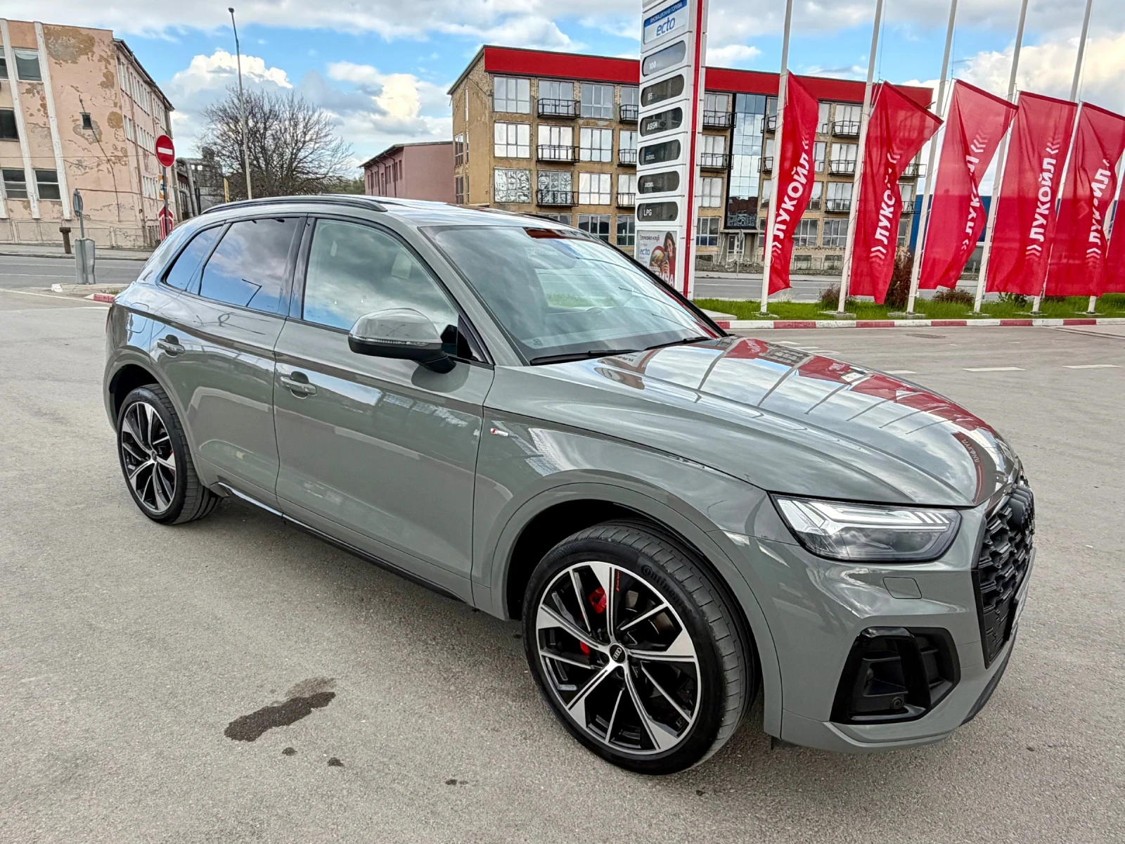 Audi Q5 3x Sline Blak optik FUL, снимка 5 - Автомобили и джипове - 54158842