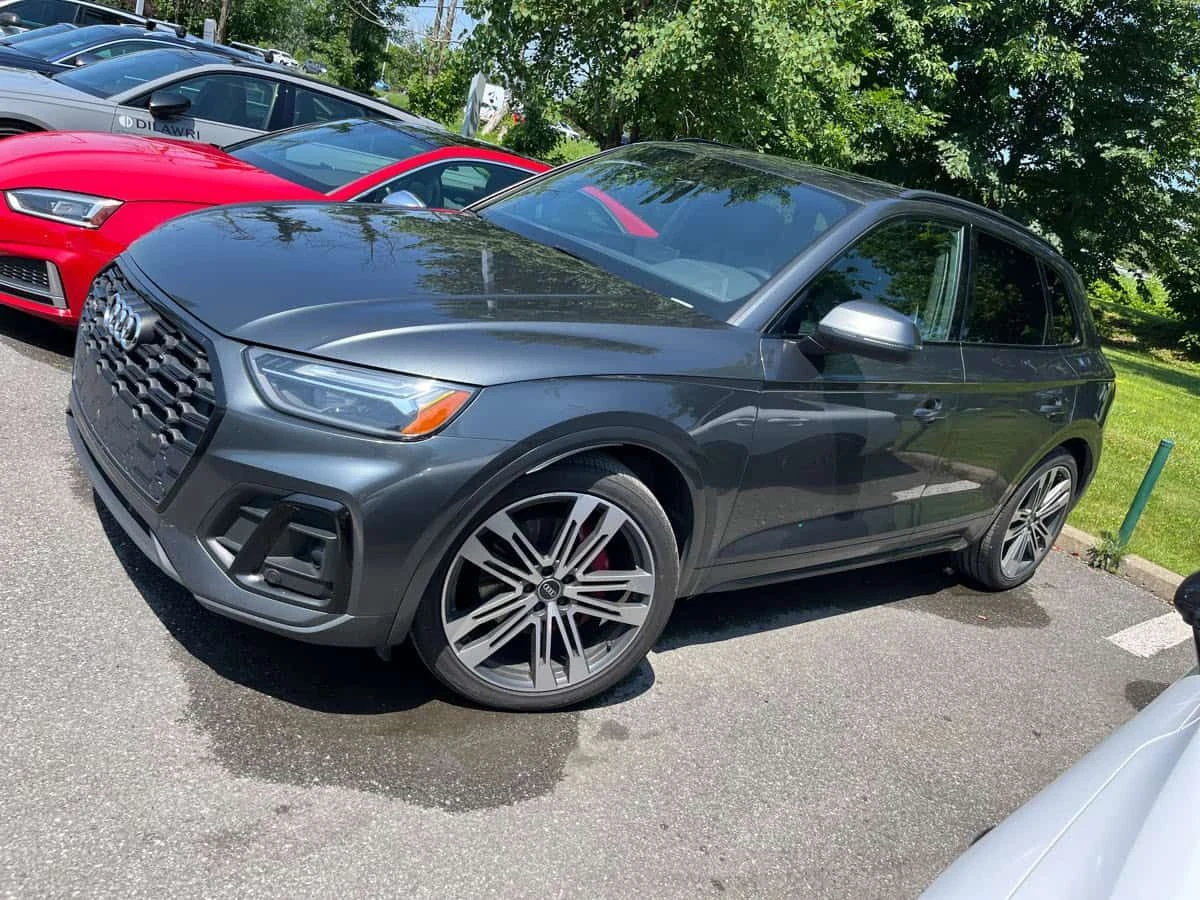 Audi SQ5 Progressiv / DISTRONIC / CARFAX / АВТОКРЕДИТ, снимка 2 - Автомобили и джипове - 55701073