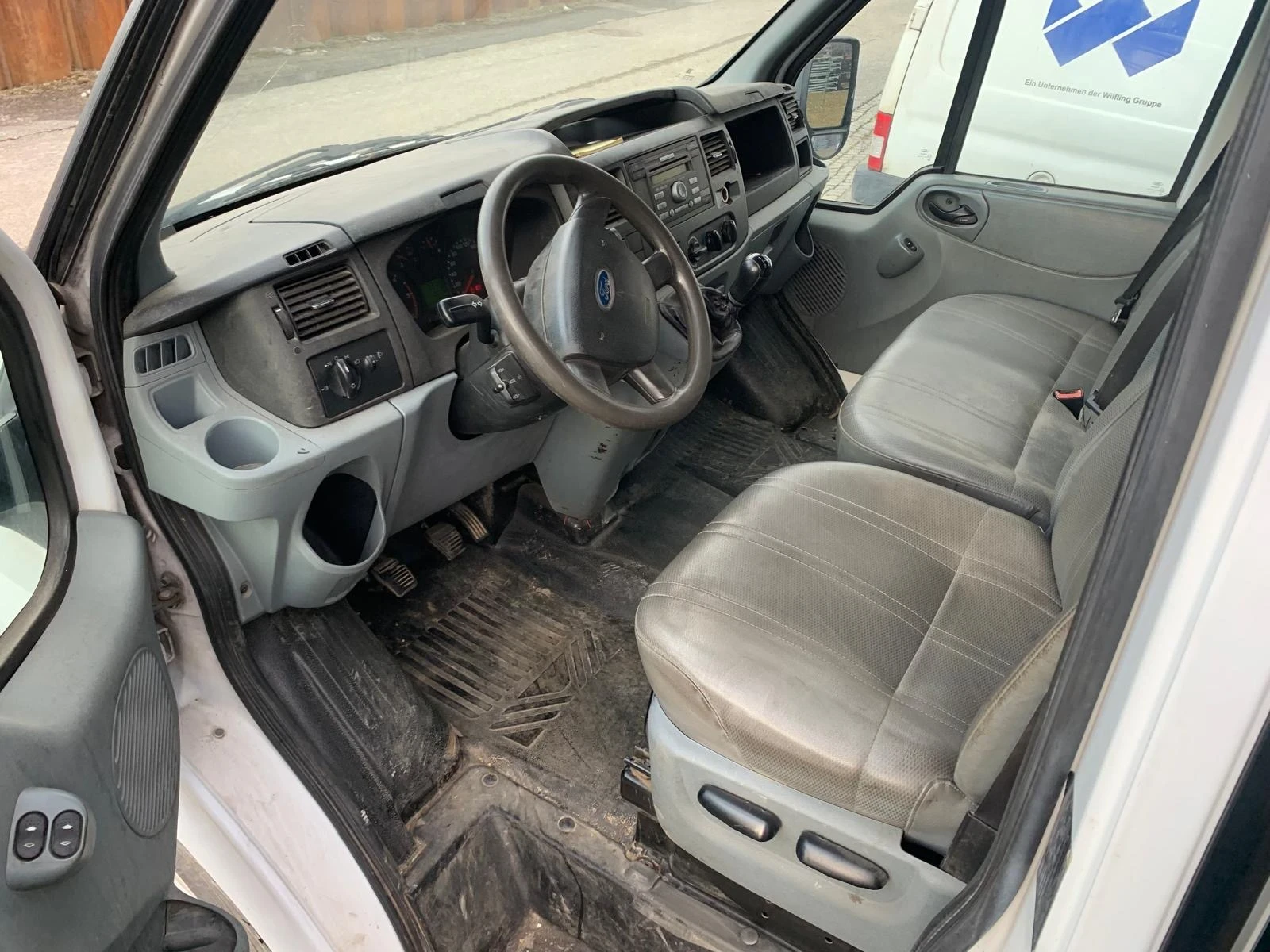 Ford Transit 2.4D 74kW 6+ 1 места, снимка 11 - Бусове и автобуси - 53965894