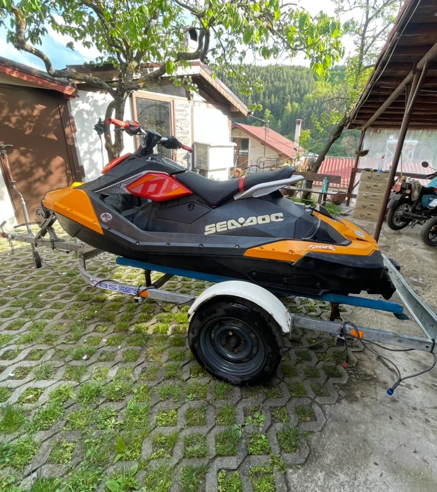 Джет Bombardier Sea Doo SPARK trixx 2up/колесар, снимка 2 - Воден транспорт - 55792045