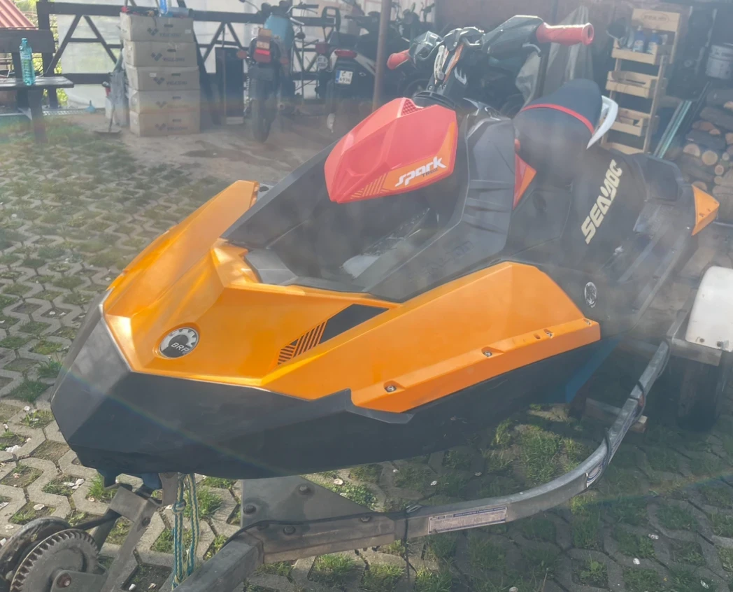 Джет Bombardier Sea Doo SPARK trixx 2up/колесар