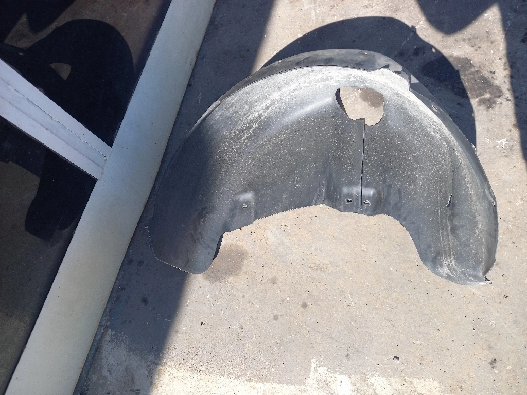 Подкалник заден ляв Фолксваген Поло (1)