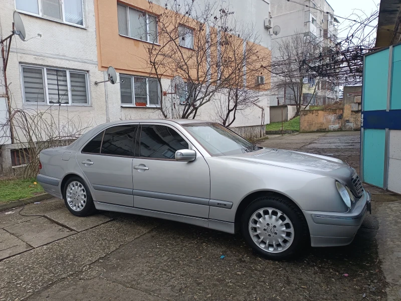 Mercedes-Benz E 220 W210, снимка 4 - Автомобили и джипове - 48934509