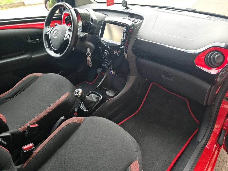 Toyota Aygo, снимка 13 - Автомобили и джипове - 52325891