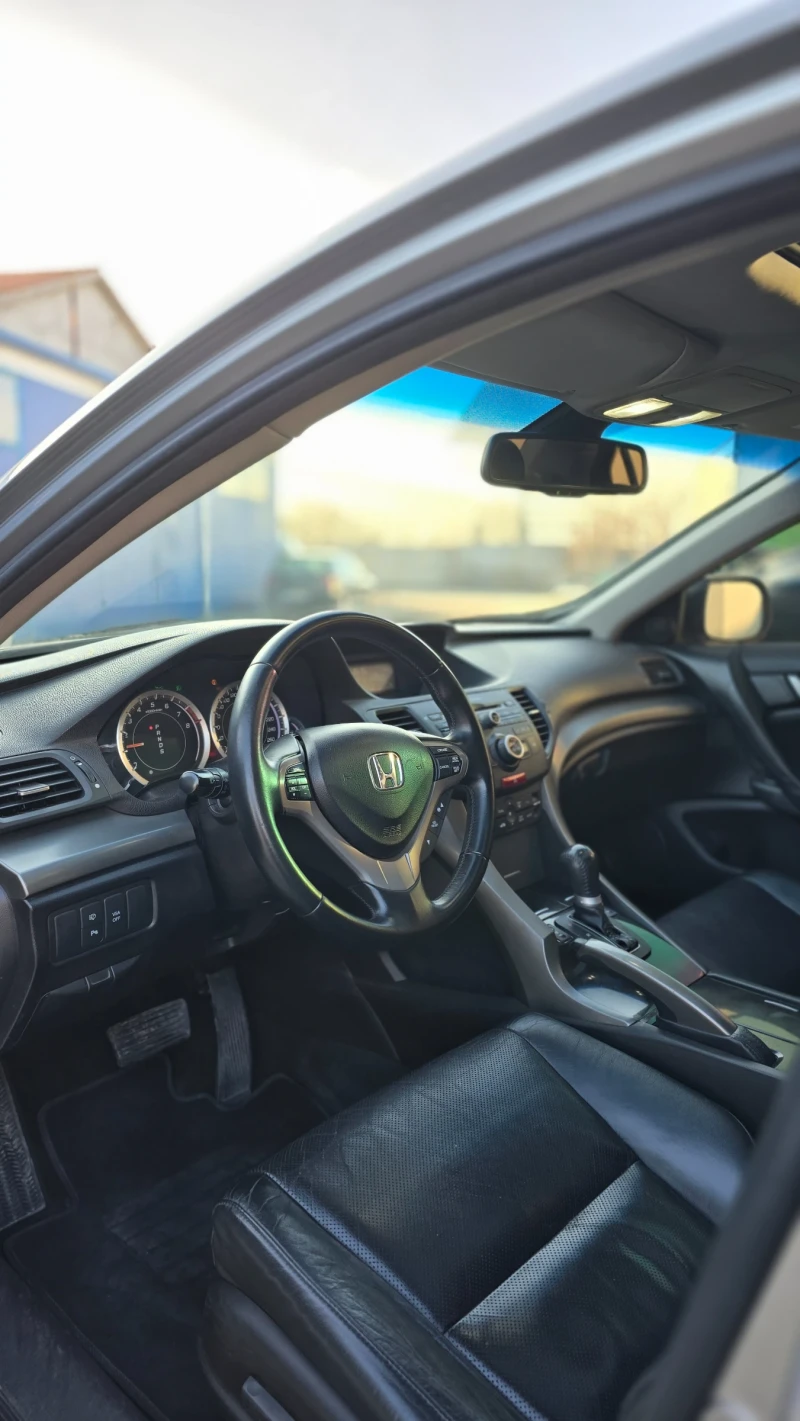 Honda Accord 2.4 Executive, снимка 8 - Автомобили и джипове - 52815046