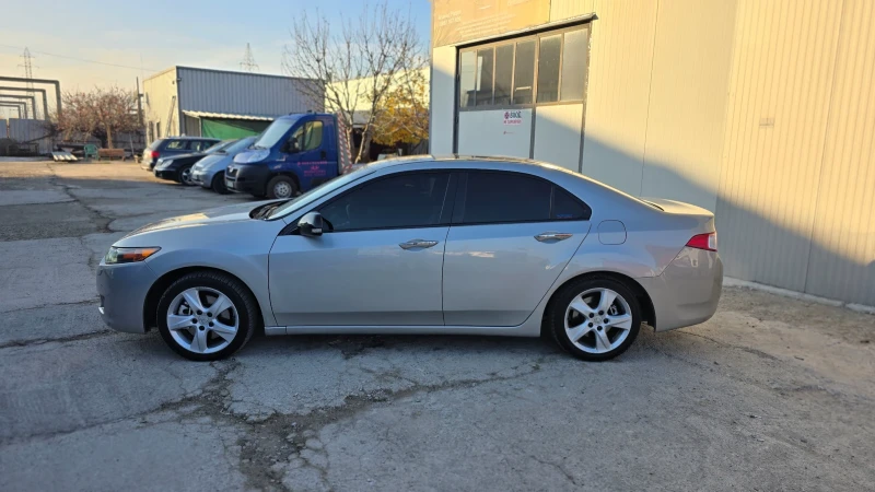 Honda Accord 2.4 Executive, снимка 4 - Автомобили и джипове - 52815046