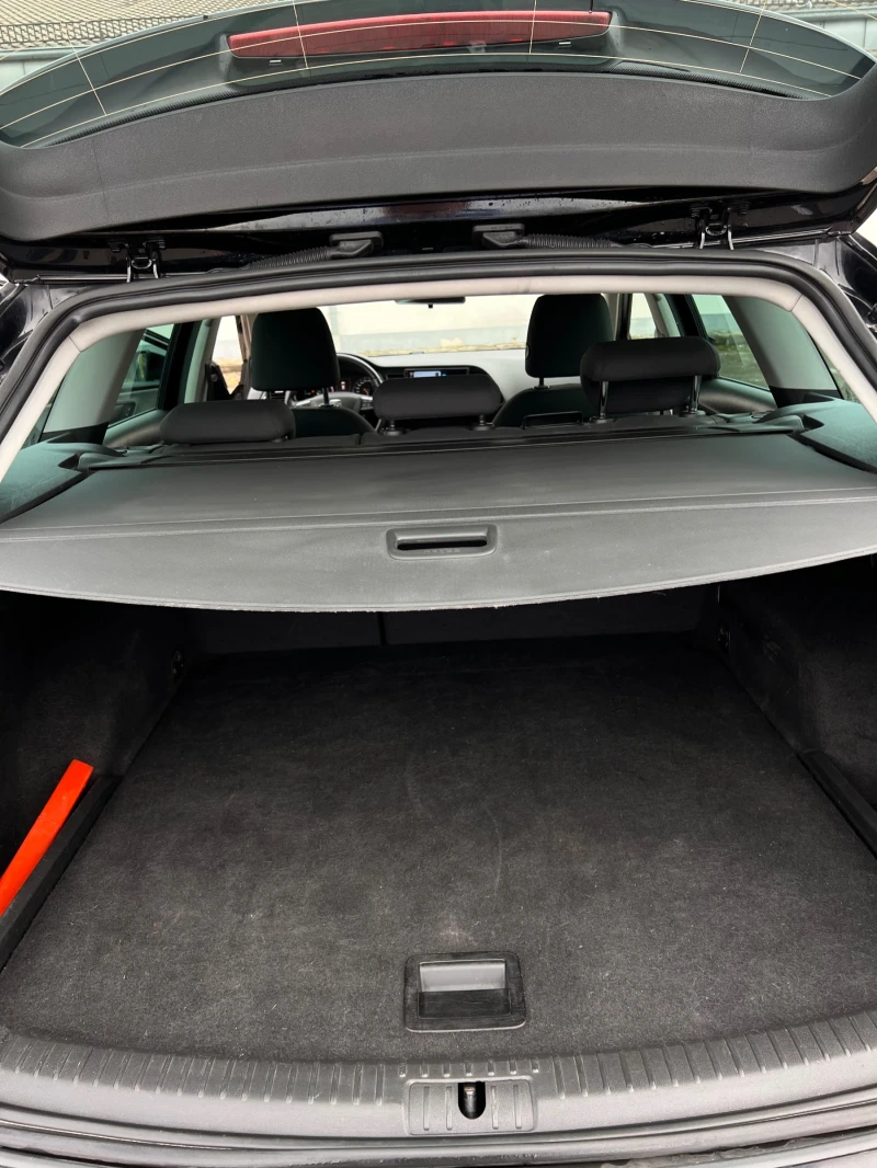 Seat Leon ST 1.6тди 110кс ECOMOTIVE / Топ състояние, снимка 11 - Автомобили и джипове - 53392880