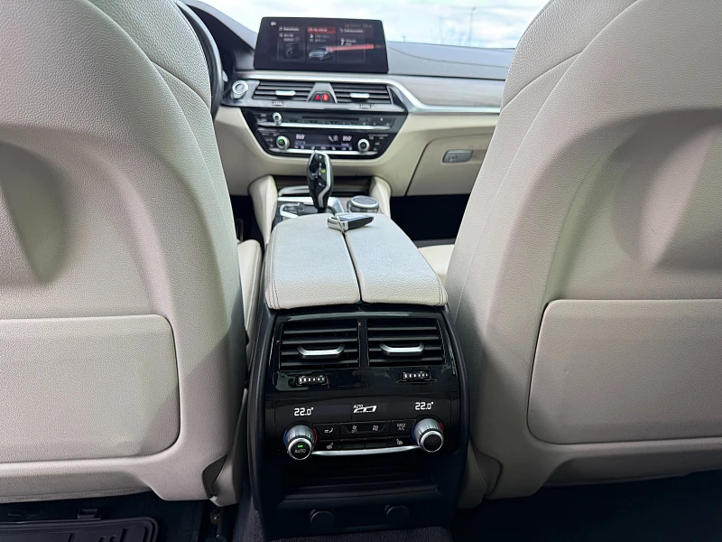 BMW 550 M550i-M PAKET-HEAD UP-LED-BIXENON-4x4-KAMERA-FULL!, снимка 15 - Автомобили и джипове - 53407594