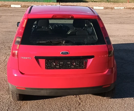 Ford Fiesta 3 врати, снимка 5 - Автомобили и джипове - 49044353