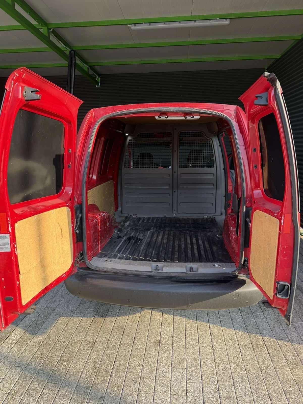 VW Caddy 1.9TDI 105, снимка 7 - Автомобили и джипове - 53972296