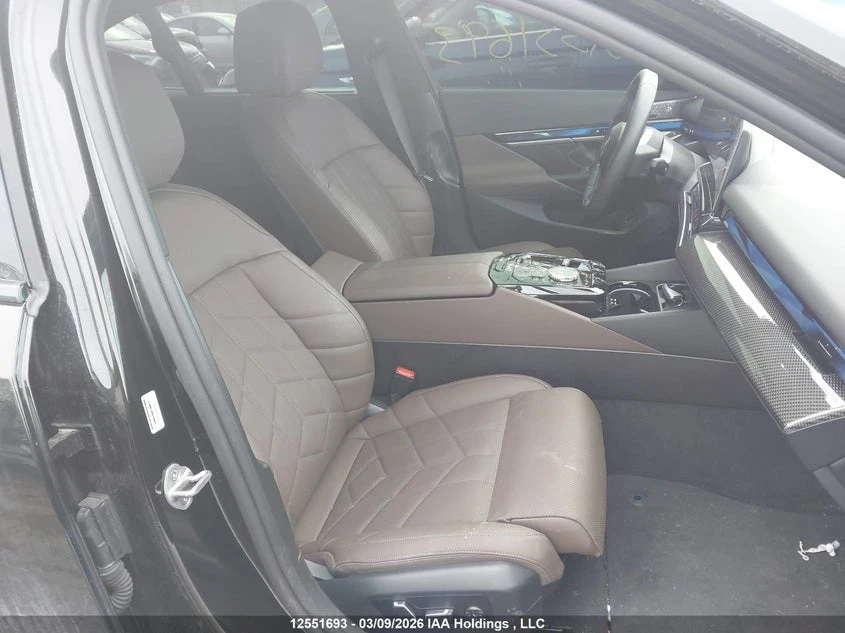 BMW i5 XDRIVE 40 | HARMAN/KARDON | KEYLESS | ПАНОРАМА | , снимка 5 - Автомобили и джипове - 54074170