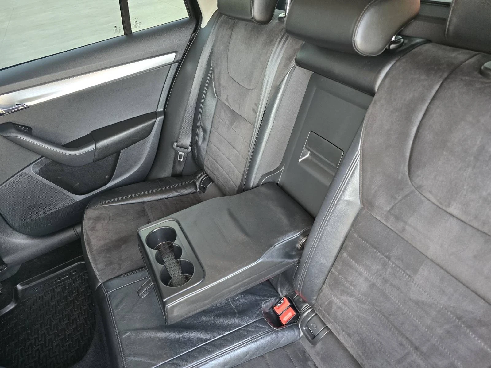 Skoda Octavia 1.5 МЕТАН/ АВТОМАТ ЛИЗИНГ, снимка 10 - Автомобили и джипове - 54206822