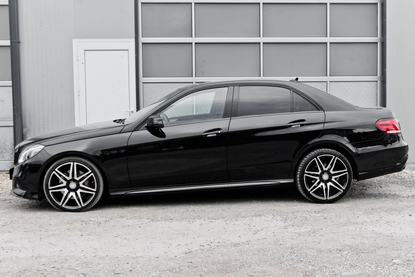 Mercedes-Benz E 350 AMG/PANORAMA/4MATIC, снимка 4 - Автомобили и джипове - 54461103