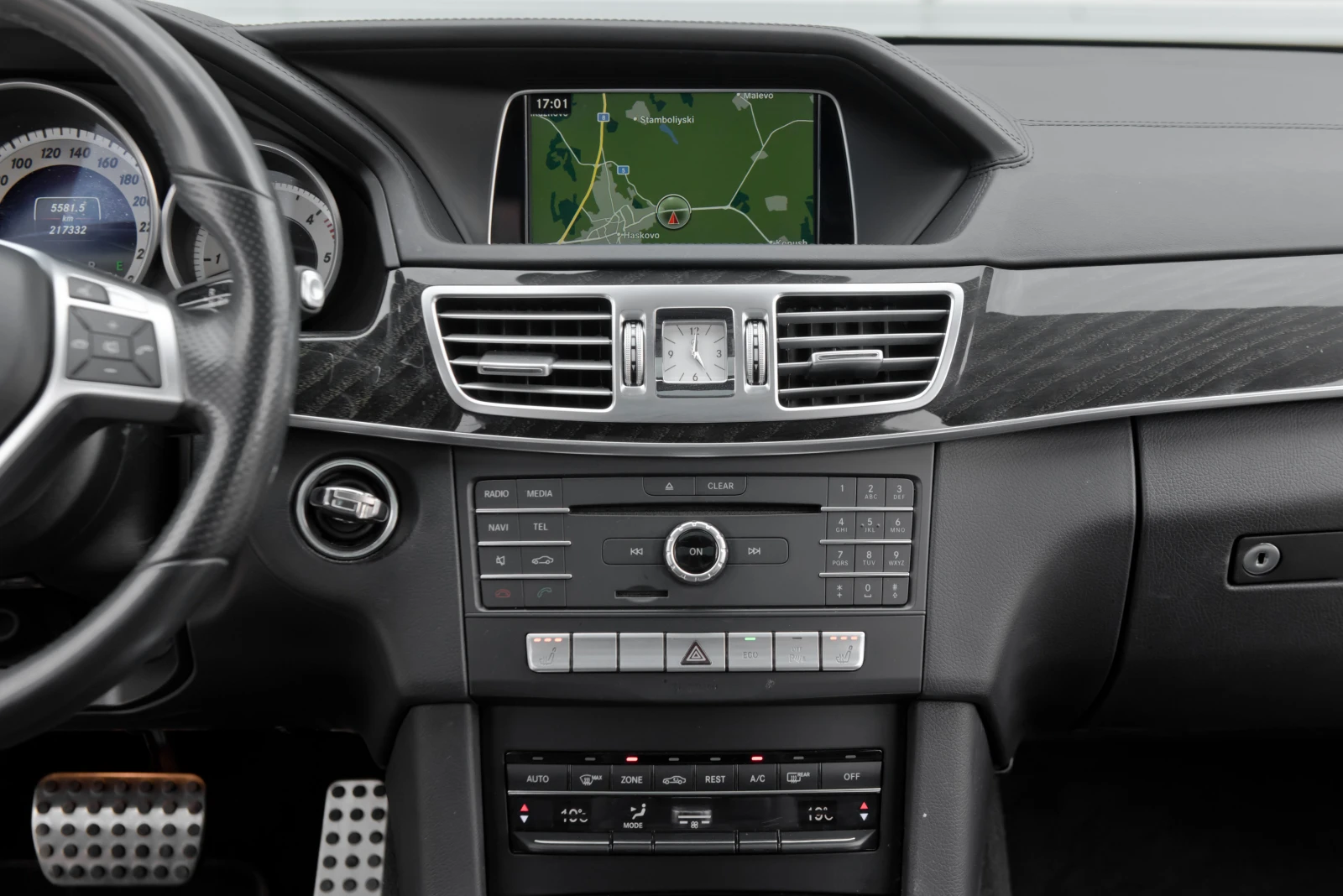 Mercedes-Benz E 350 AMG/PANORAMA/4MATIC, снимка 10 - Автомобили и джипове - 54461103