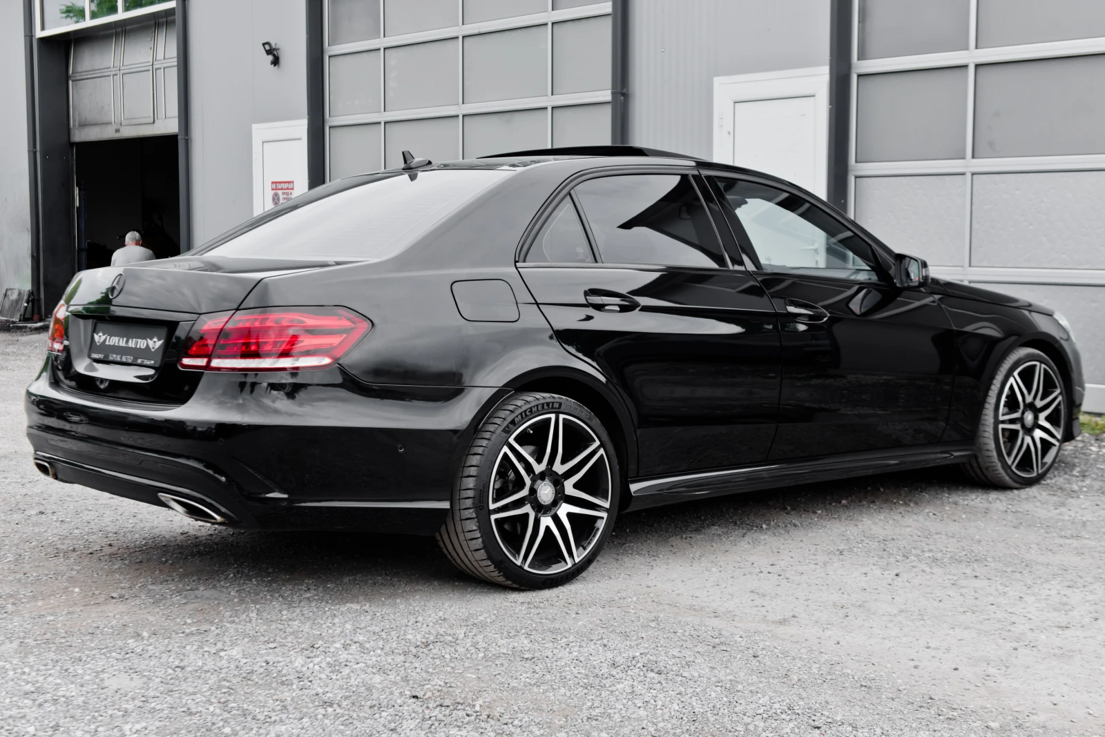 Mercedes-Benz E 350 AMG/PANORAMA/4MATIC, снимка 8 - Автомобили и джипове - 54461103