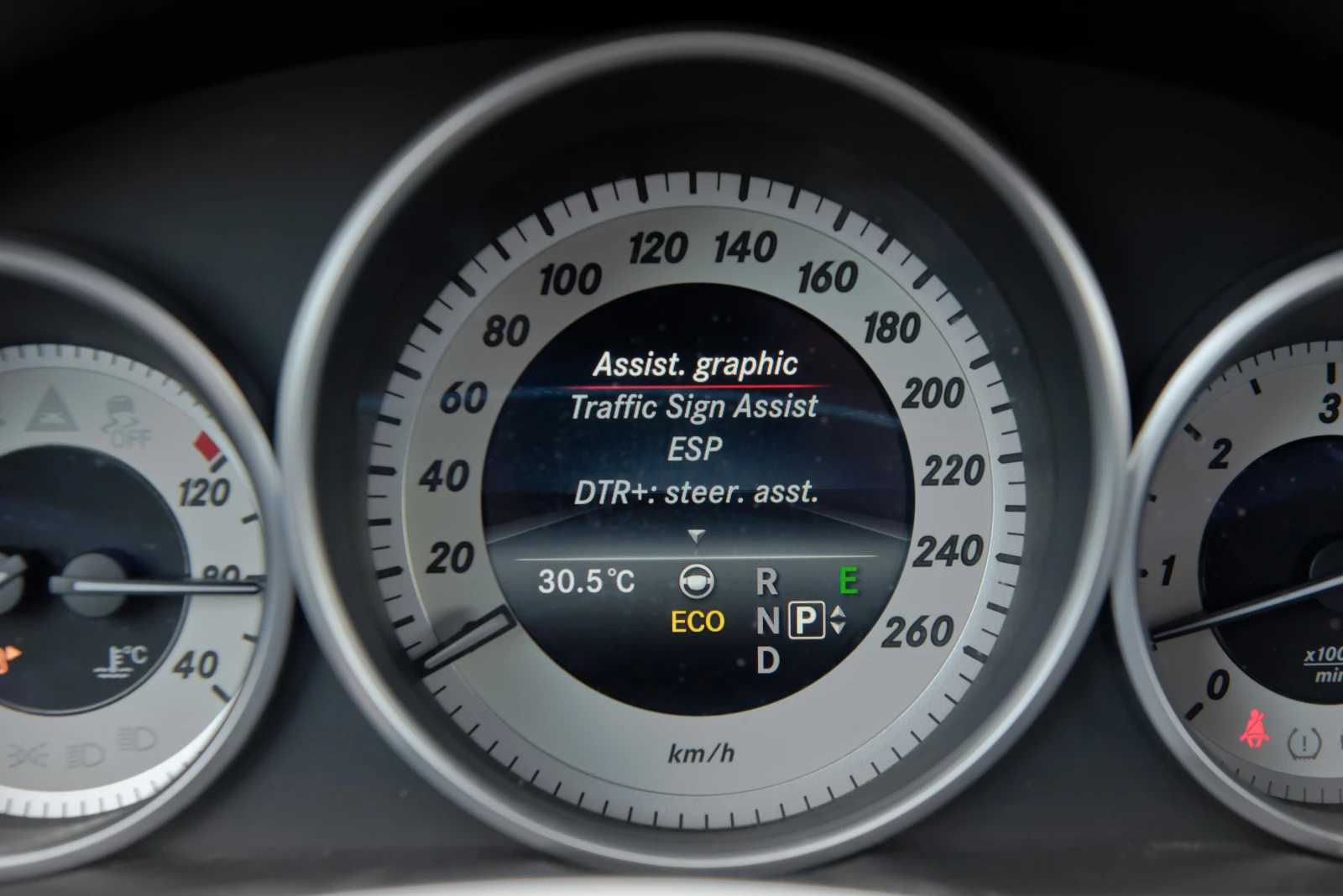 Mercedes-Benz E 350 AMG/PANORAMA/4MATIC, снимка 12 - Автомобили и джипове - 54461103