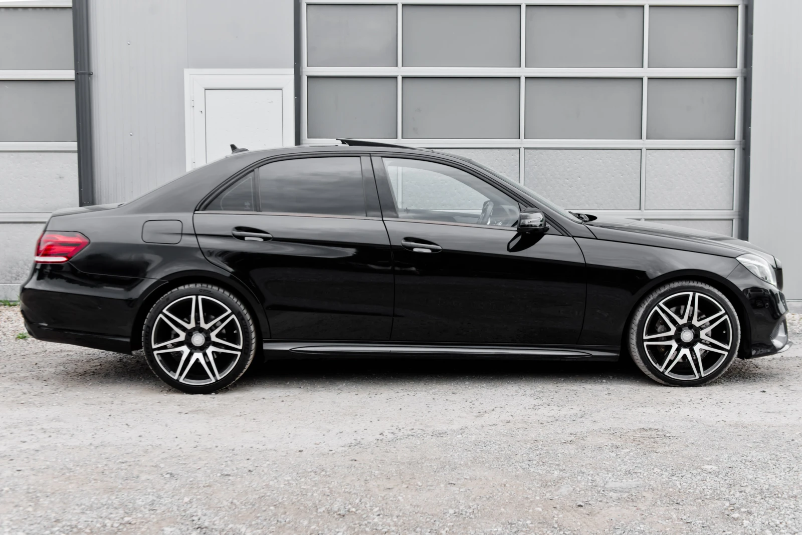 Mercedes-Benz E 350 AMG/PANORAMA/4MATIC, снимка 5 - Автомобили и джипове - 54461103