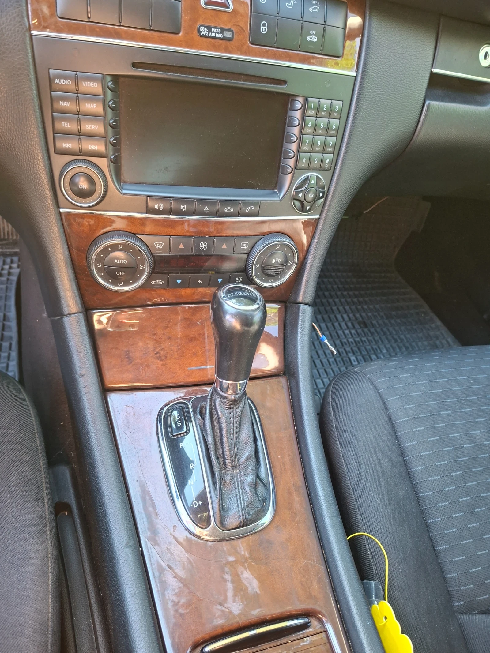 Mercedes-Benz C 220, снимка 8 - Автомобили и джипове - 55105592