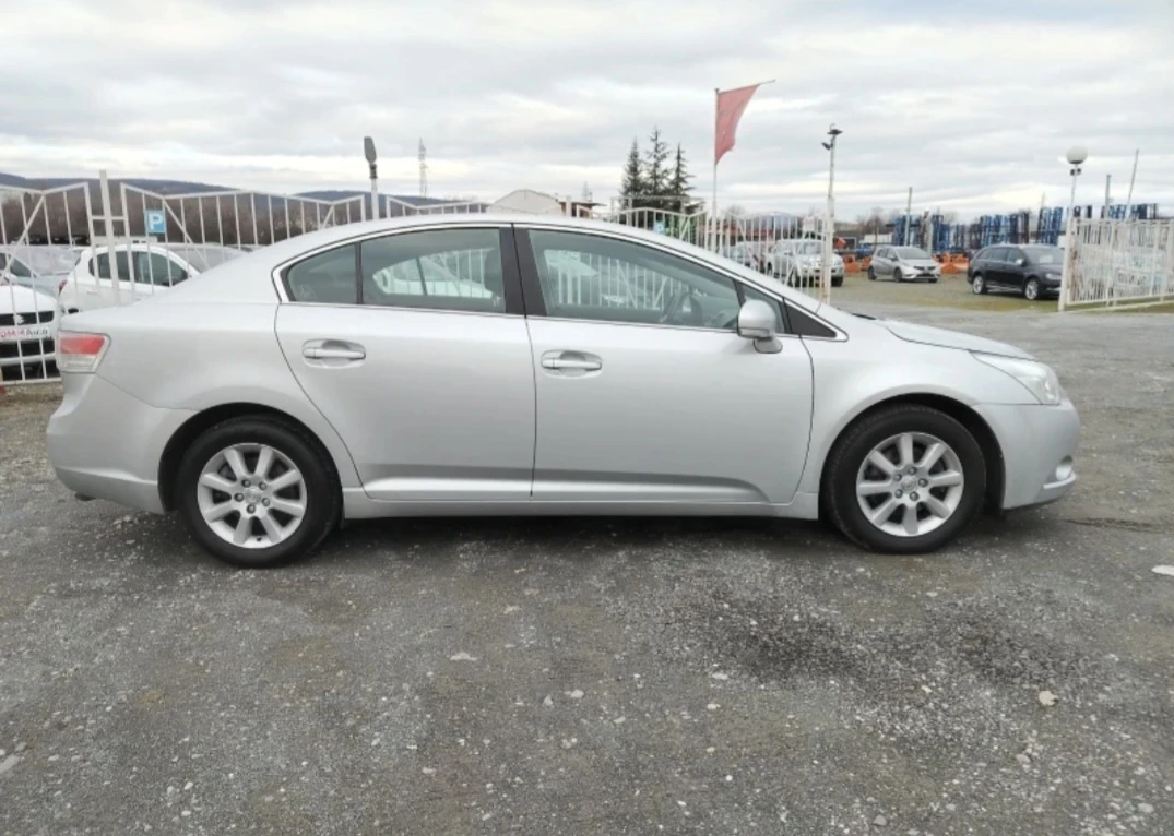 Toyota Avensis 2.0 126кс Седан, снимка 14 - Автомобили и джипове - 55484900