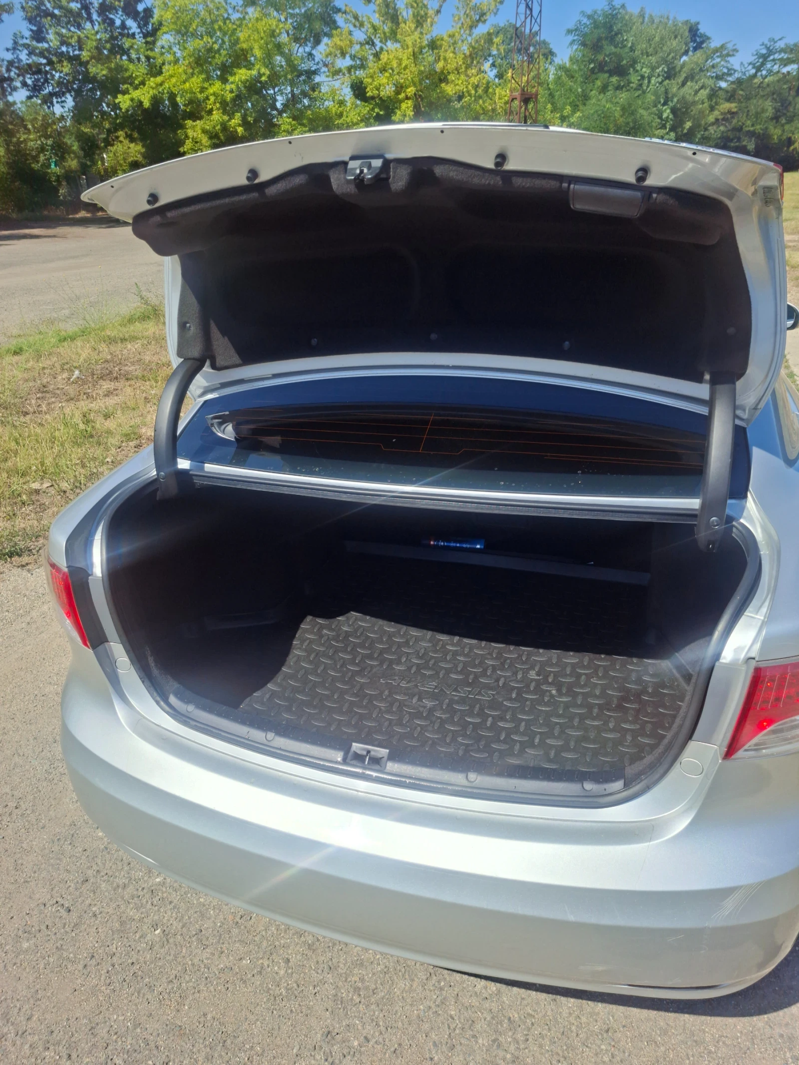 Toyota Avensis 2.0 126кс Седан, снимка 4 - Автомобили и джипове - 55484900