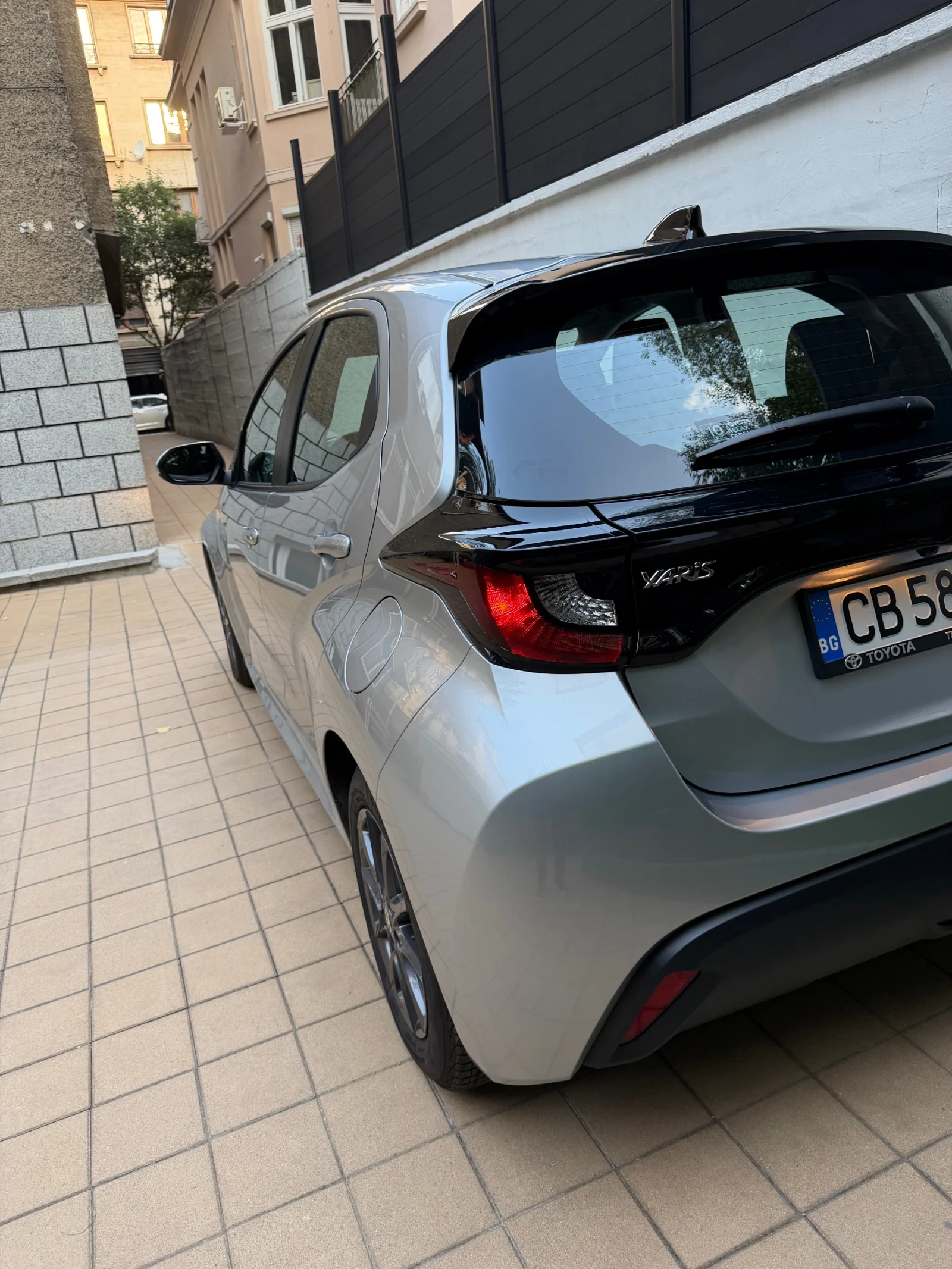Toyota Yaris Hybrid chic MY 25, снимка 4 - Автомобили и джипове - 56041085