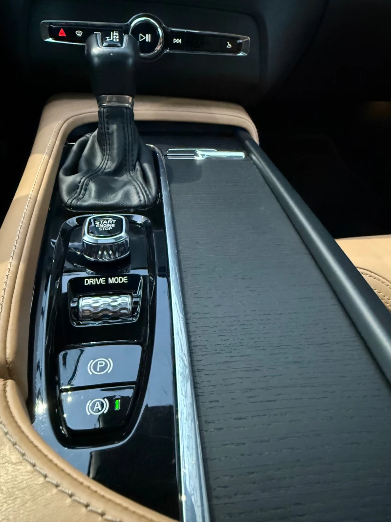 Volvo Xc90 T5 Incription, PANO, 360* , H&K, Nappa, 7места, LE, снимка 13 - Автомобили и джипове - 52867722