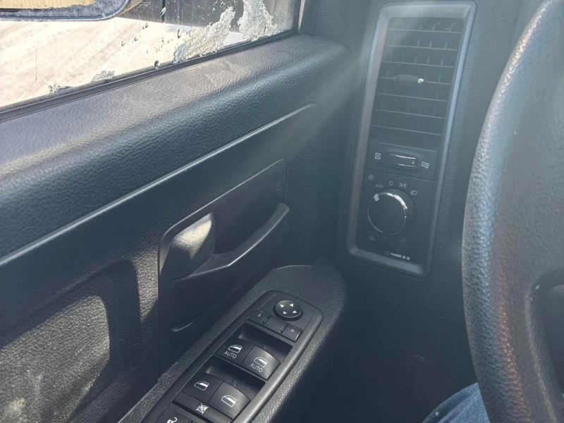 Dodge RAM 1500 * ST * CARFAX * БЕЗ ПЪРВОНАЧАЛНА ВНОСКА, снимка 14 - Автомобили и джипове - 53245240