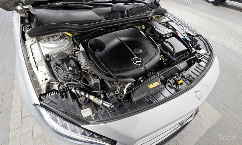 Mercedes-Benz GLA 200, снимка 6 - Автомобили и джипове - 53450851