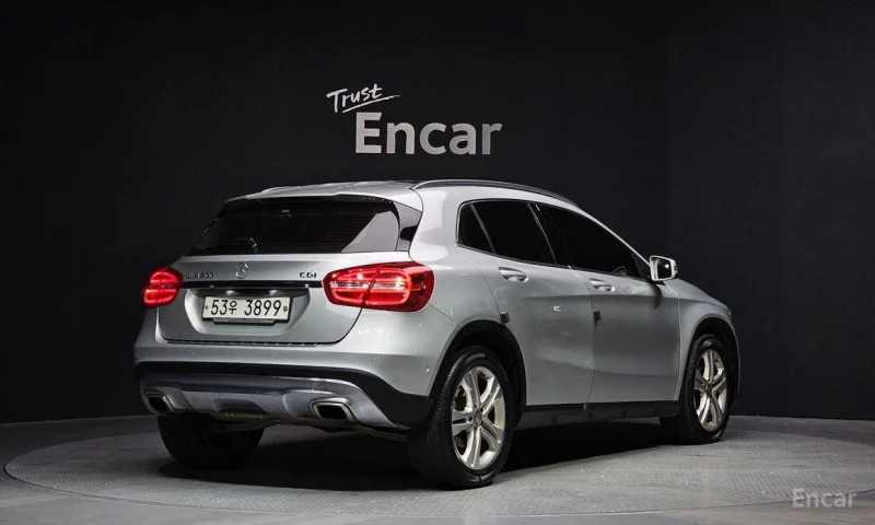 Mercedes-Benz GLA 200, снимка 2 - Автомобили и джипове - 53450851