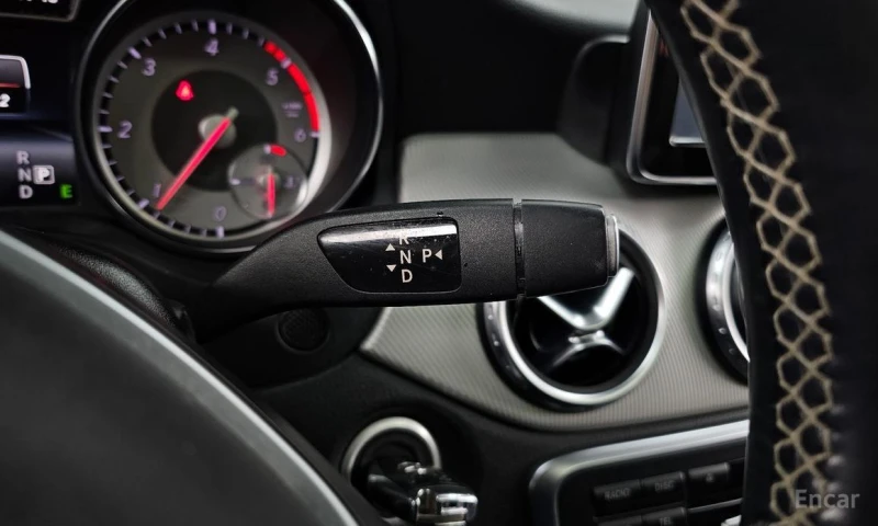 Mercedes-Benz GLA 200, снимка 8 - Автомобили и джипове - 53450851