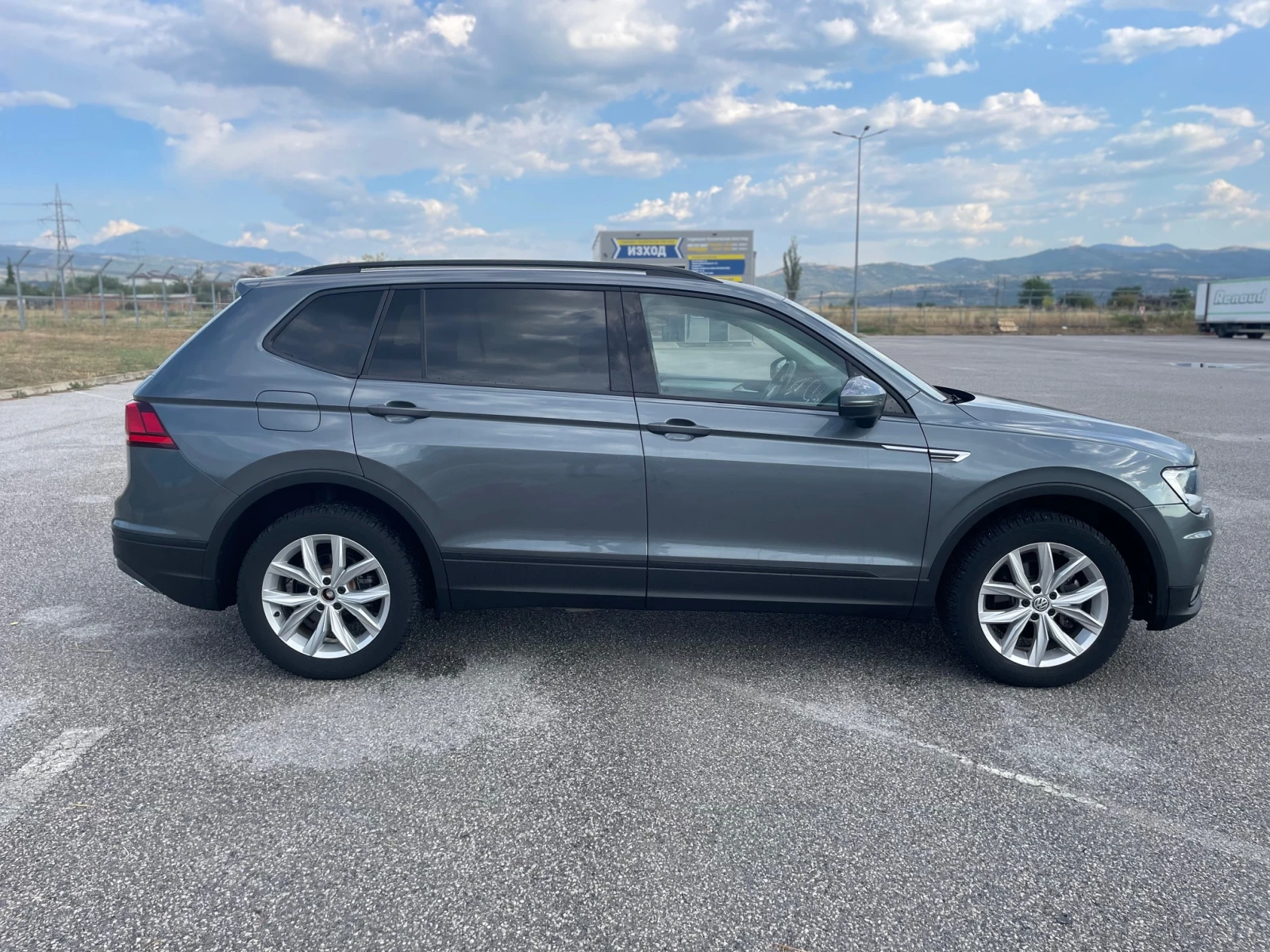 VW Tiguan  7 места / 150 к.с. - изображение 8