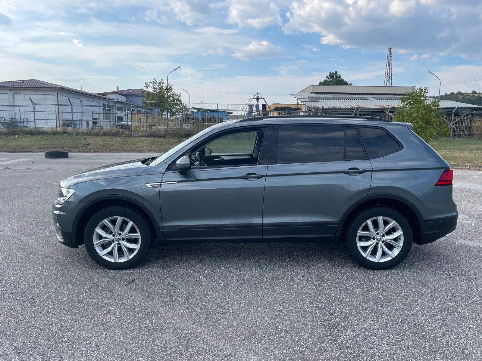 VW Tiguan  7 места / 150 к.с. - изображение 4