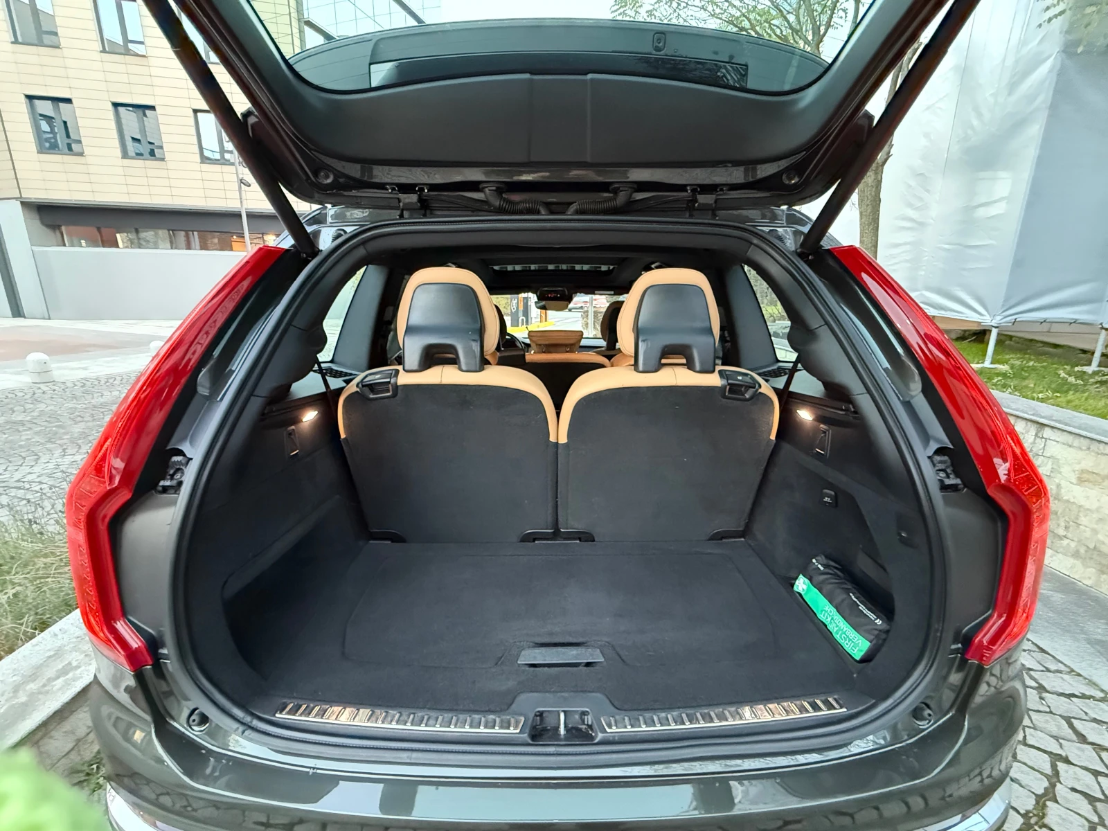 Volvo Xc90 T5 Incription, PANO, 360* , H&K, Nappa, 7места, LE - изображение 9