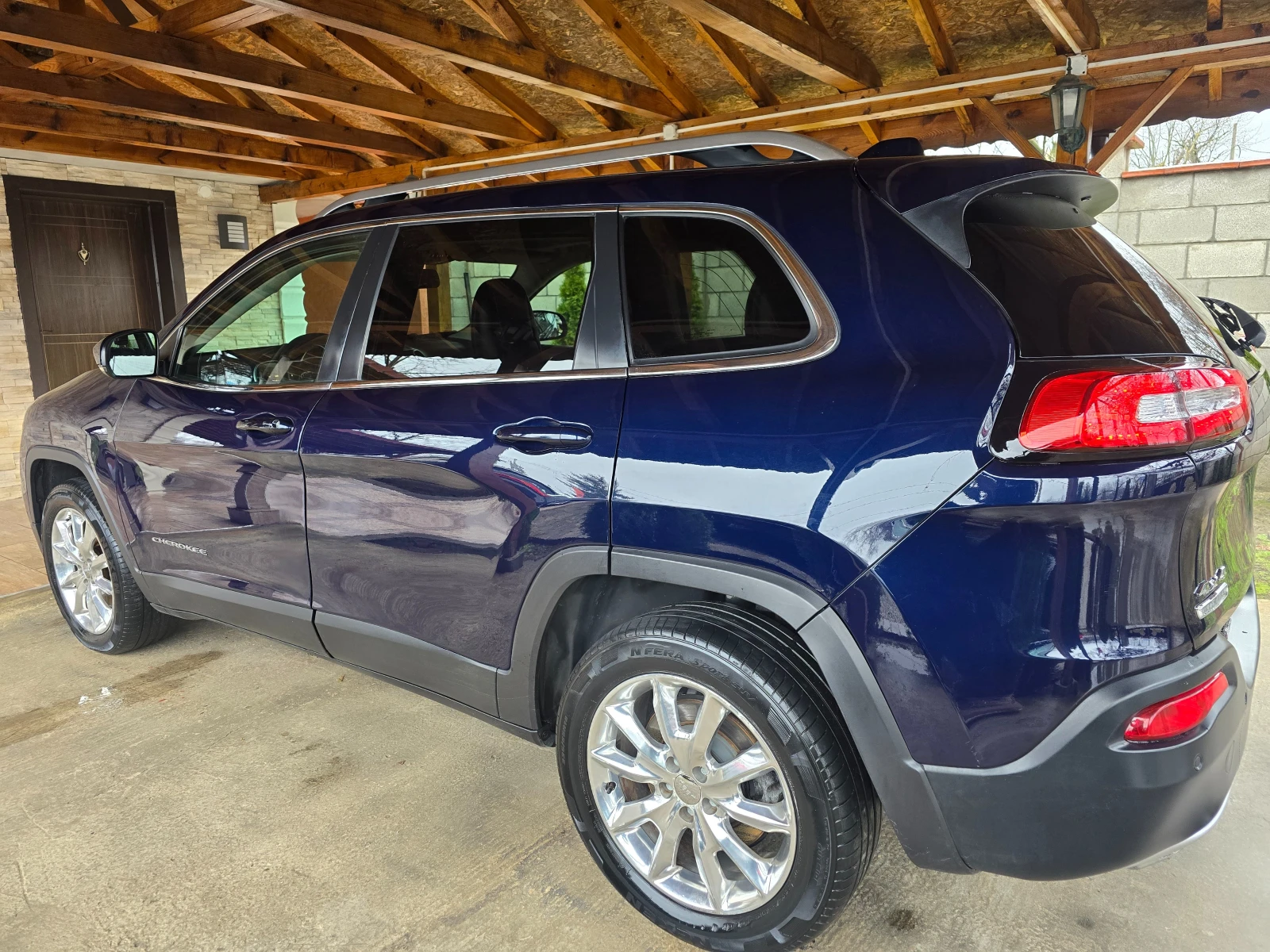 Jeep Cherokee 2.0D-MULTIJET-4X4-LIMITED-AVTOMATIK-PANORAMA - изображение 3