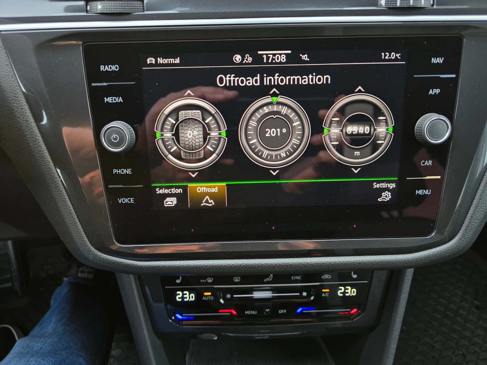 VW Tiguan 2.0 TDI/R-LINE/ALLSPACE, снимка 14 - Автомобили и джипове - 53736659