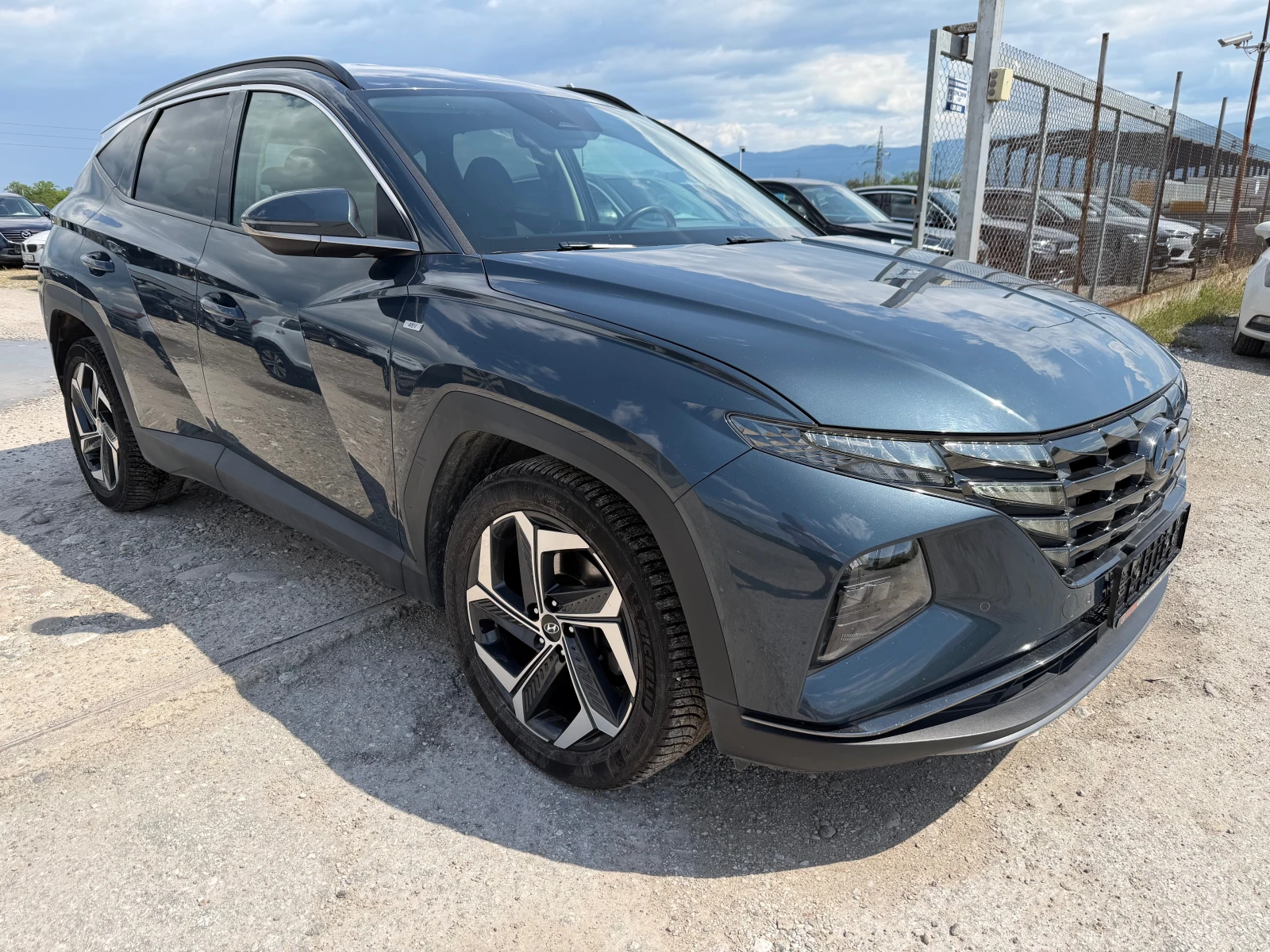 Hyundai Tucson 1.6 CRDI, снимка 3 - Автомобили и джипове - 54668938
