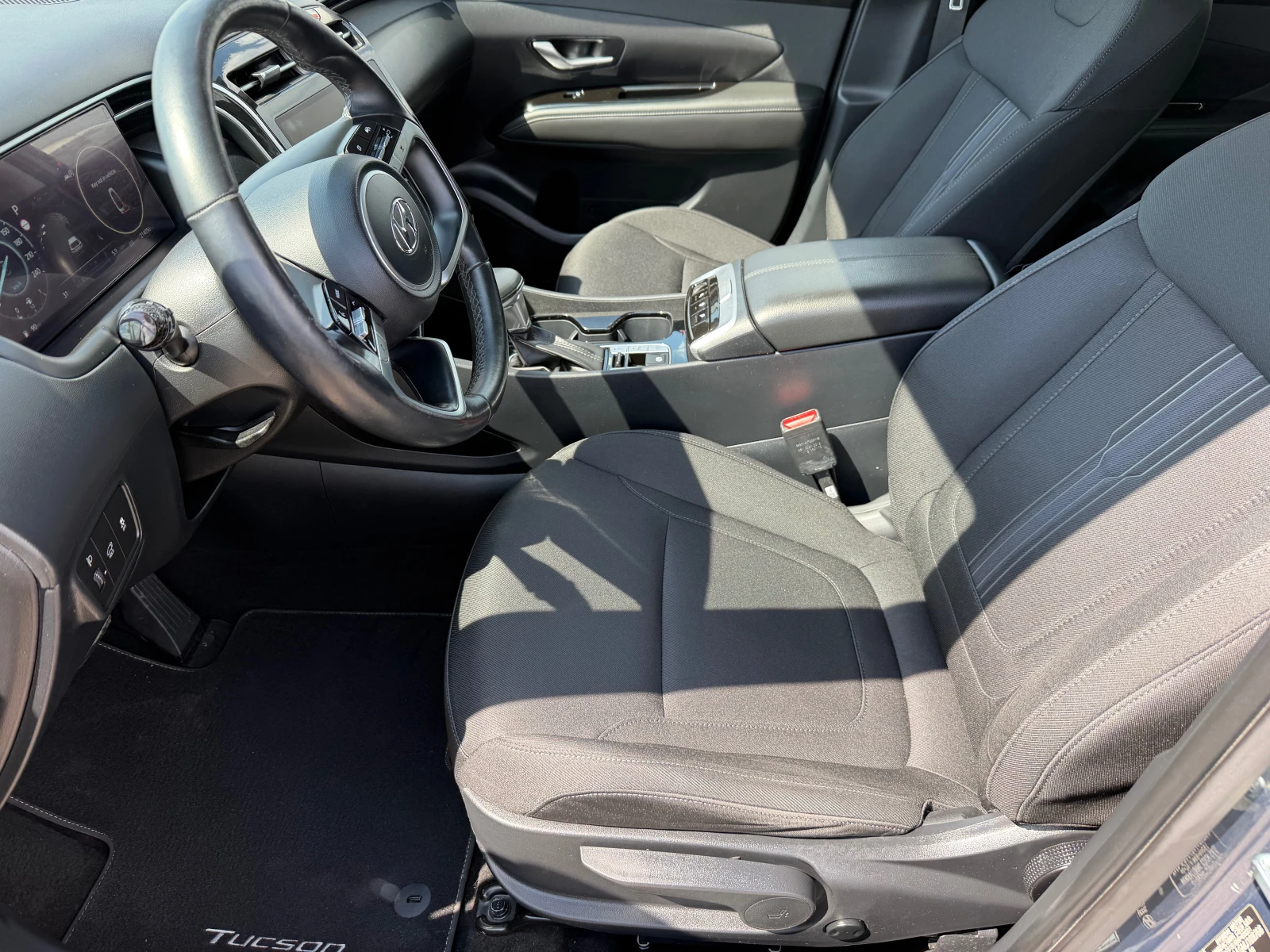 Hyundai Tucson 1.6 CRDI, снимка 9 - Автомобили и джипове - 54668938