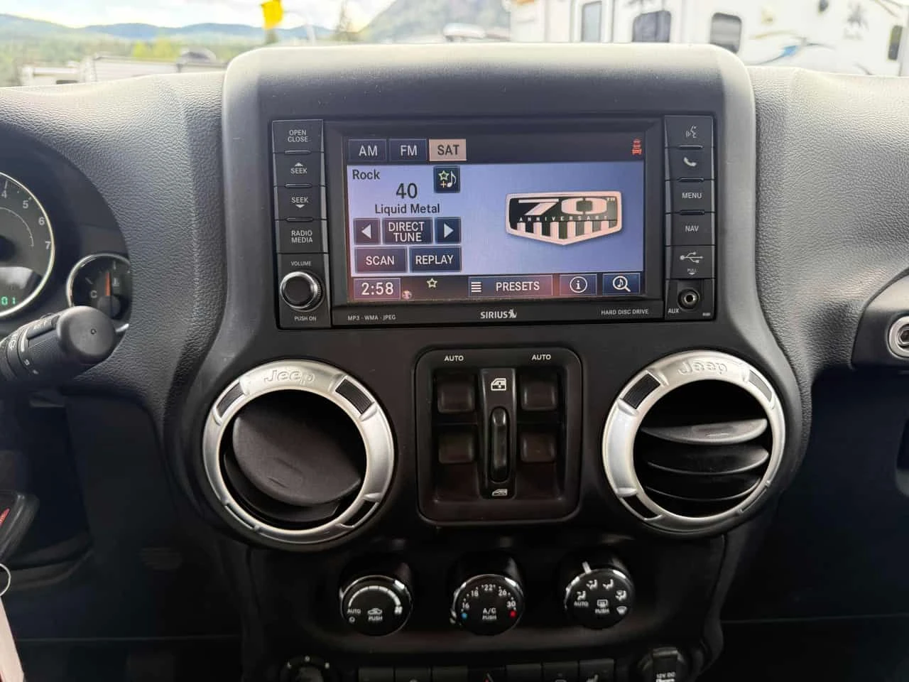 Jeep Wrangler * 70th Anniversary* АВТОКРЕДИТ БЕЗ ПЪРВОНАЧАЛНА* , снимка 11 - Автомобили и джипове - 54760393