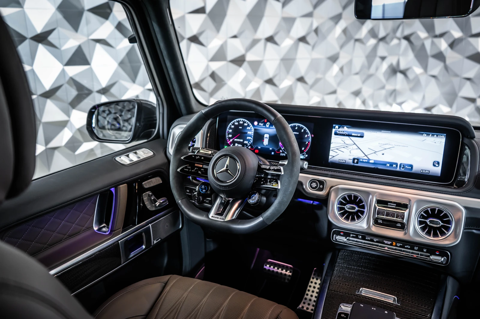 Mercedes-Benz G 63 AMG Carbon Exterior* Burmester* 360, снимка 10 - Автомобили и джипове - 54941274